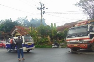 Muatan Truk Mogok di Taksir Ratusan Juta